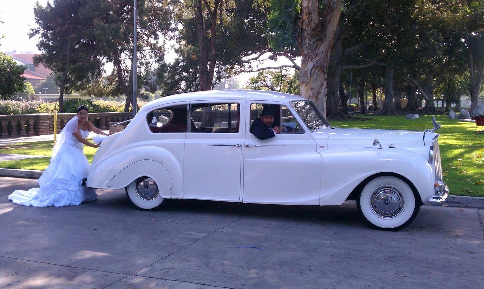 What is the Importance of Classic Car Rental for Weddings in Newport Beach?